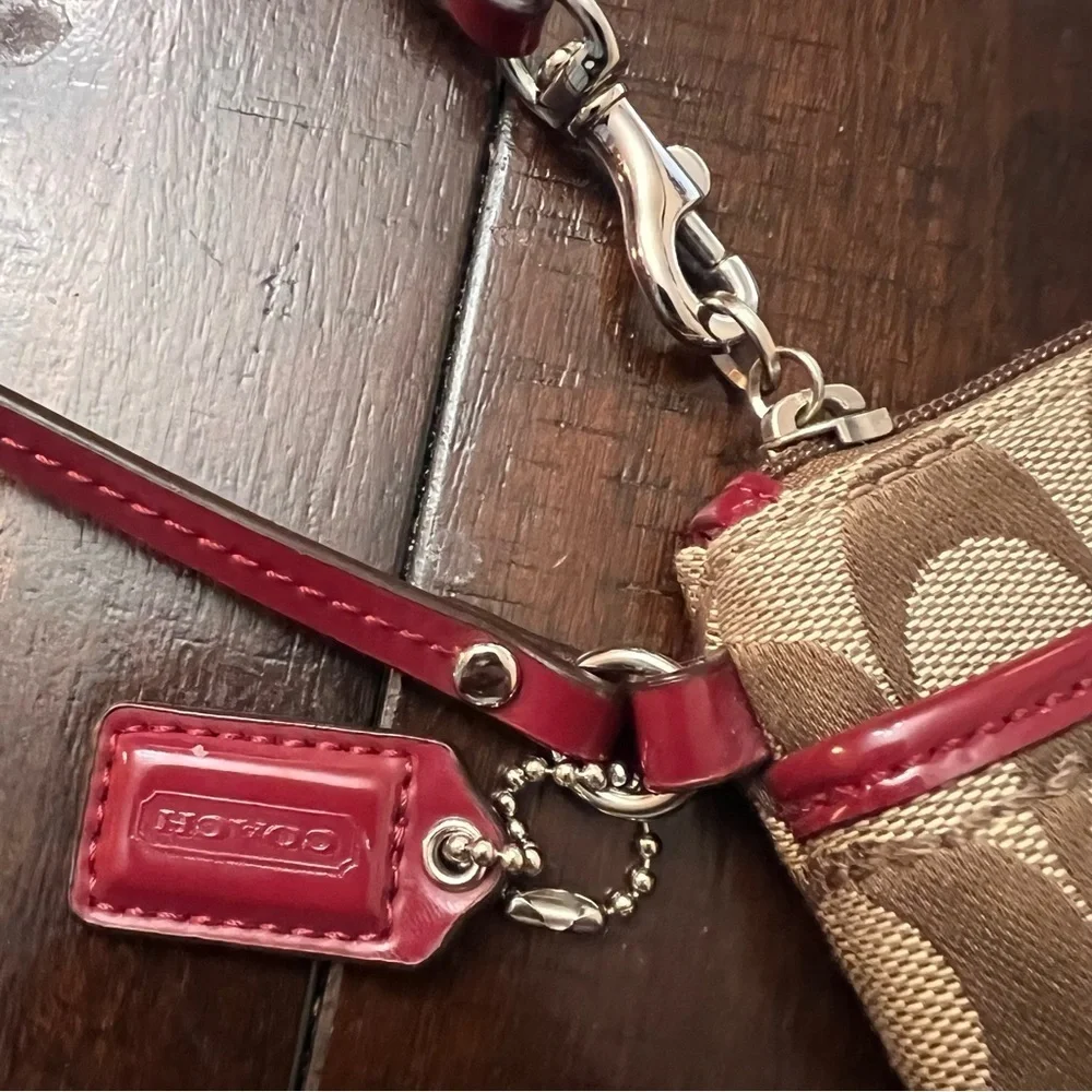 Coach wristlet with pink details! In good condition!